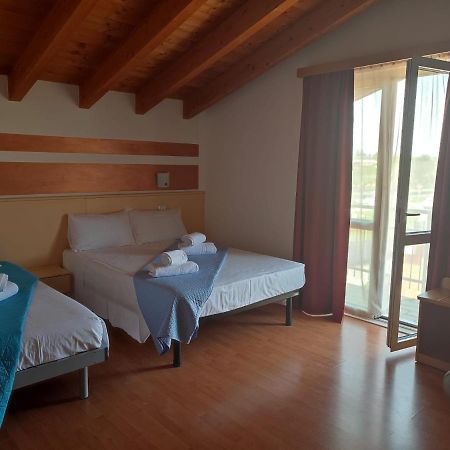 Vittoria Rooms Peschiera Peschiera del Garda Buitenkant foto