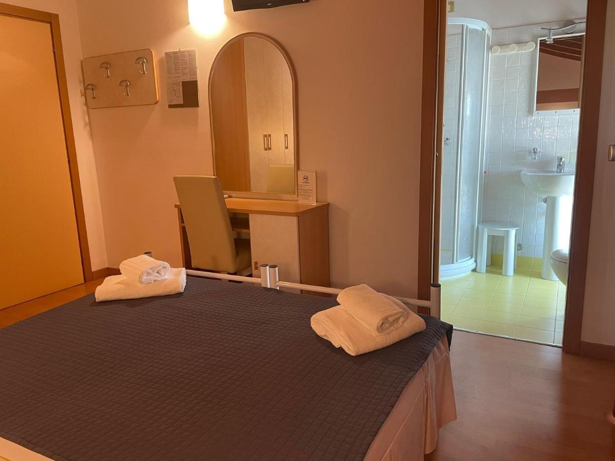 Vittoria Rooms Peschiera Peschiera del Garda Buitenkant foto