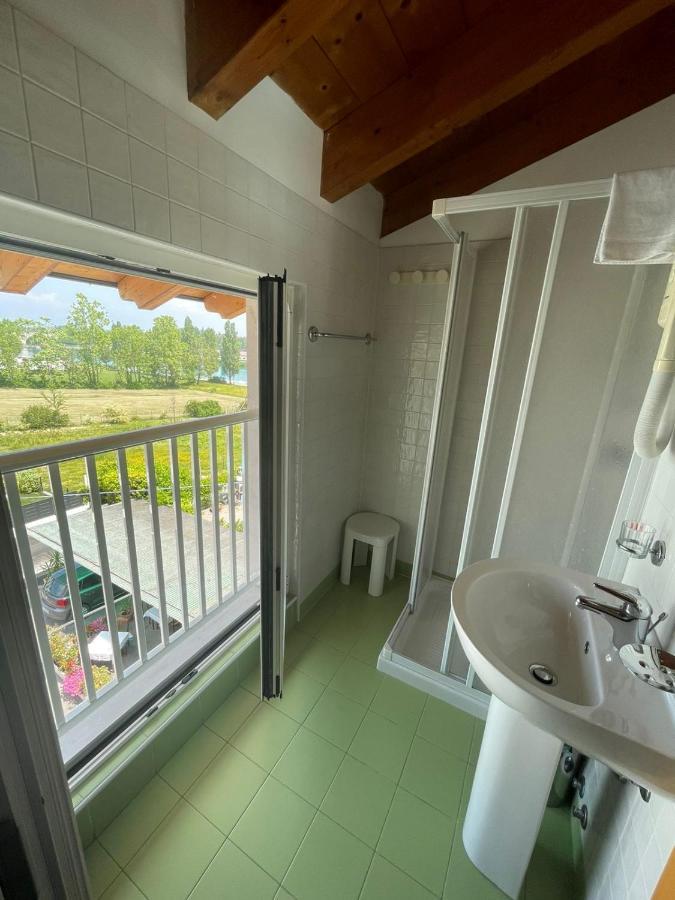 Vittoria Rooms Peschiera Peschiera del Garda Buitenkant foto