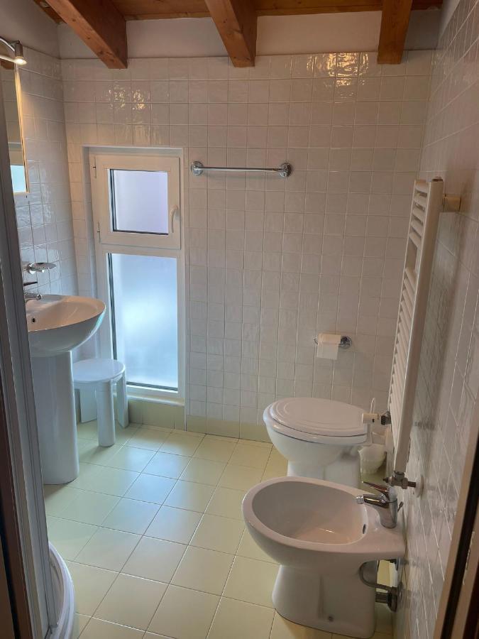 Vittoria Rooms Peschiera Peschiera del Garda Buitenkant foto