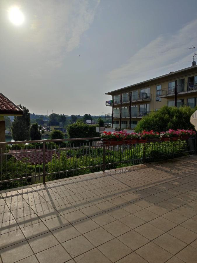 Vittoria Rooms Peschiera Peschiera del Garda Buitenkant foto