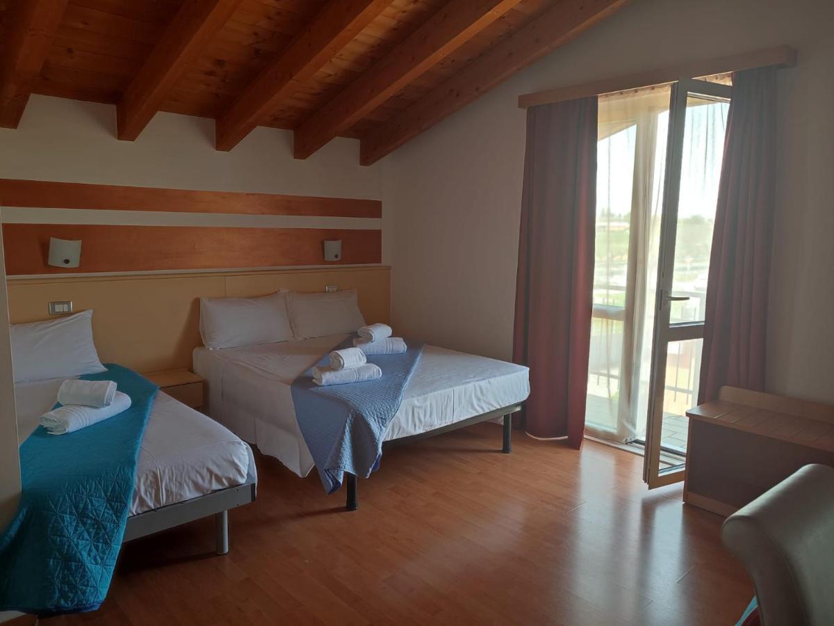 Vittoria Rooms Peschiera Peschiera del Garda Buitenkant foto