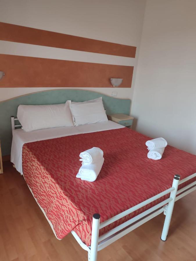 Vittoria Rooms Peschiera Peschiera del Garda Buitenkant foto