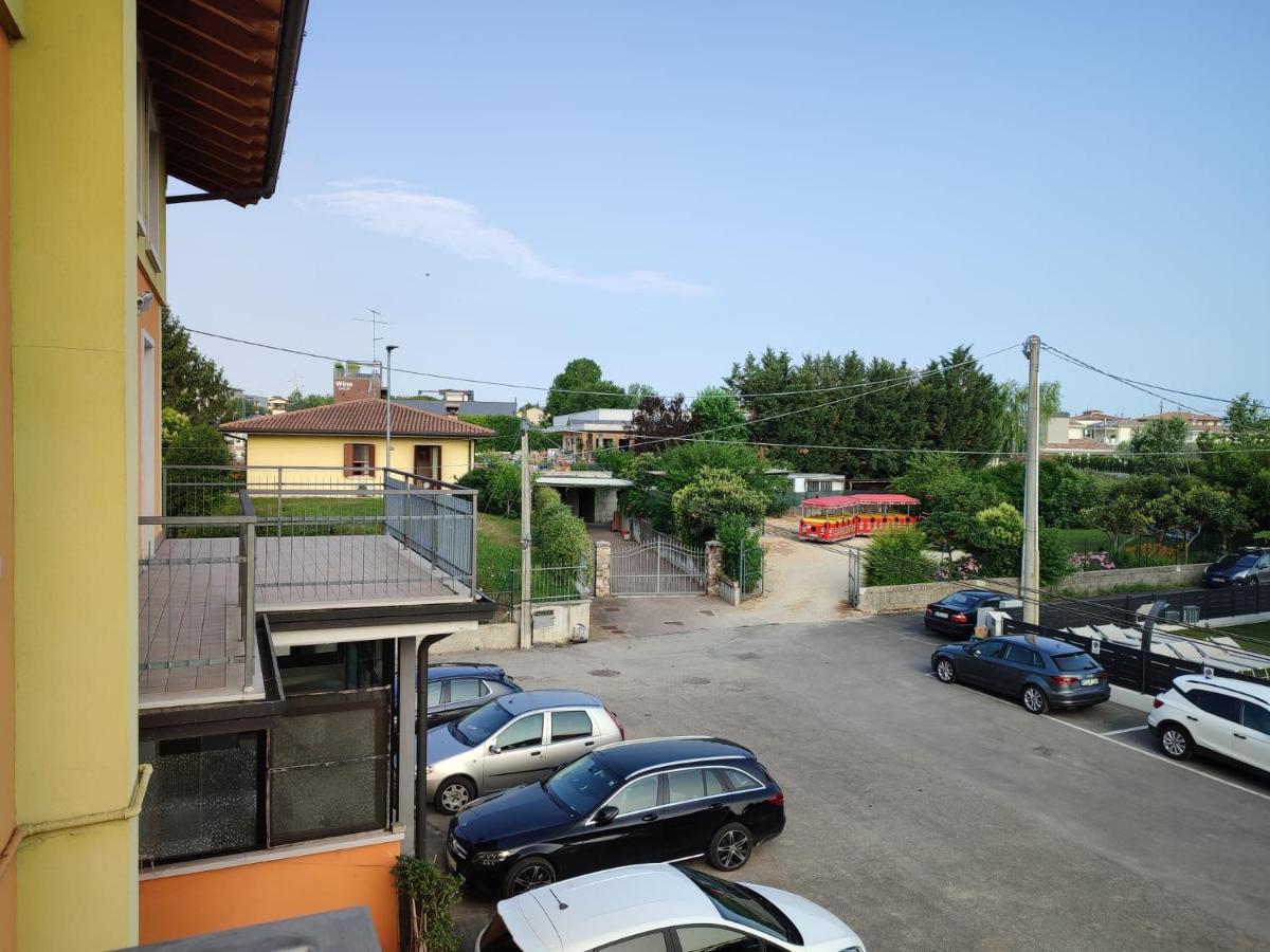 Vittoria Rooms Peschiera Peschiera del Garda Buitenkant foto