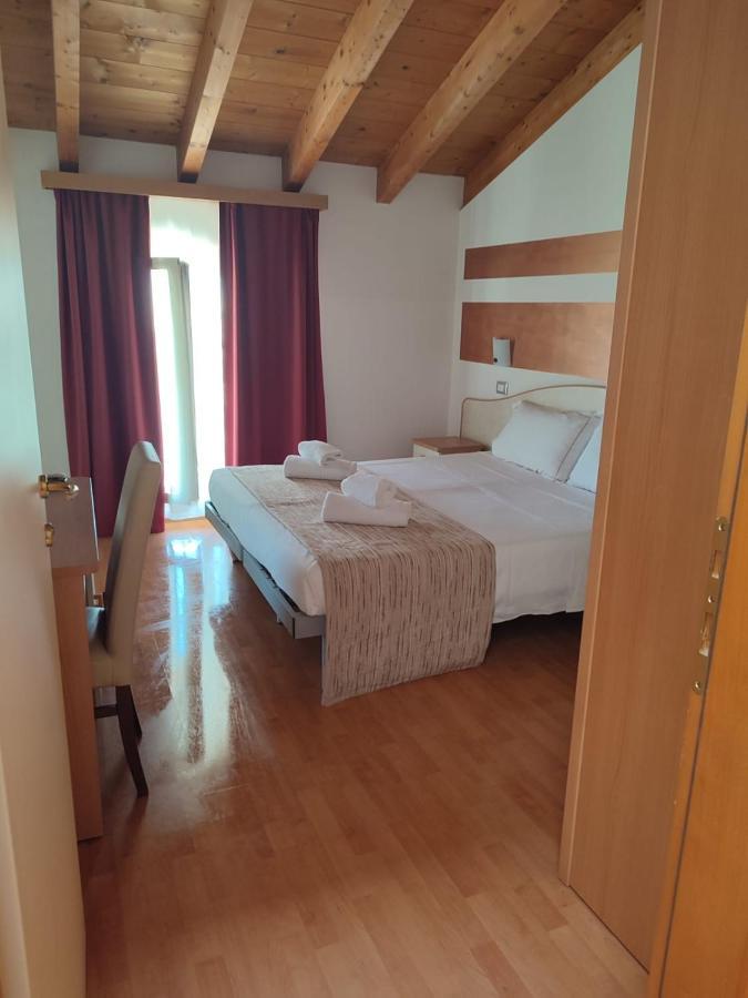 Vittoria Rooms Peschiera Peschiera del Garda Buitenkant foto