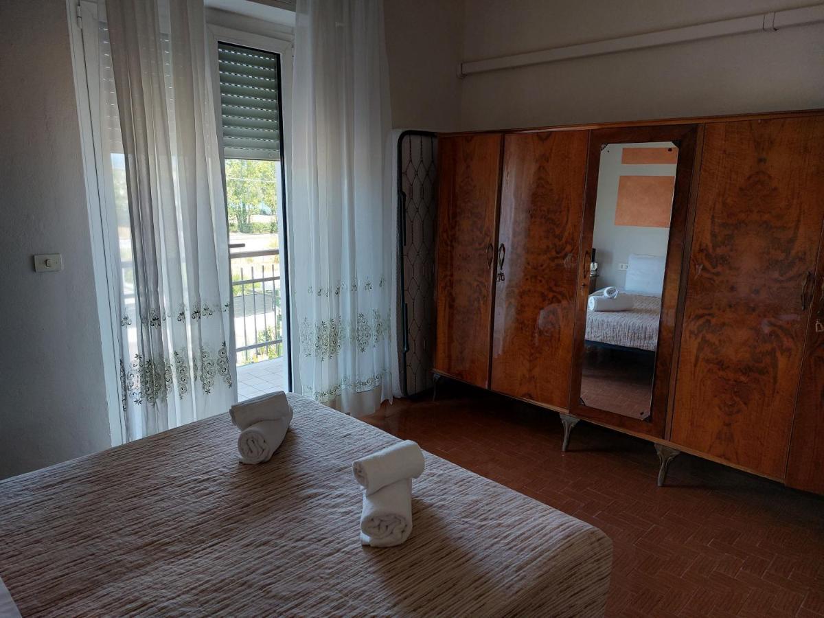 Vittoria Rooms Peschiera Peschiera del Garda Buitenkant foto