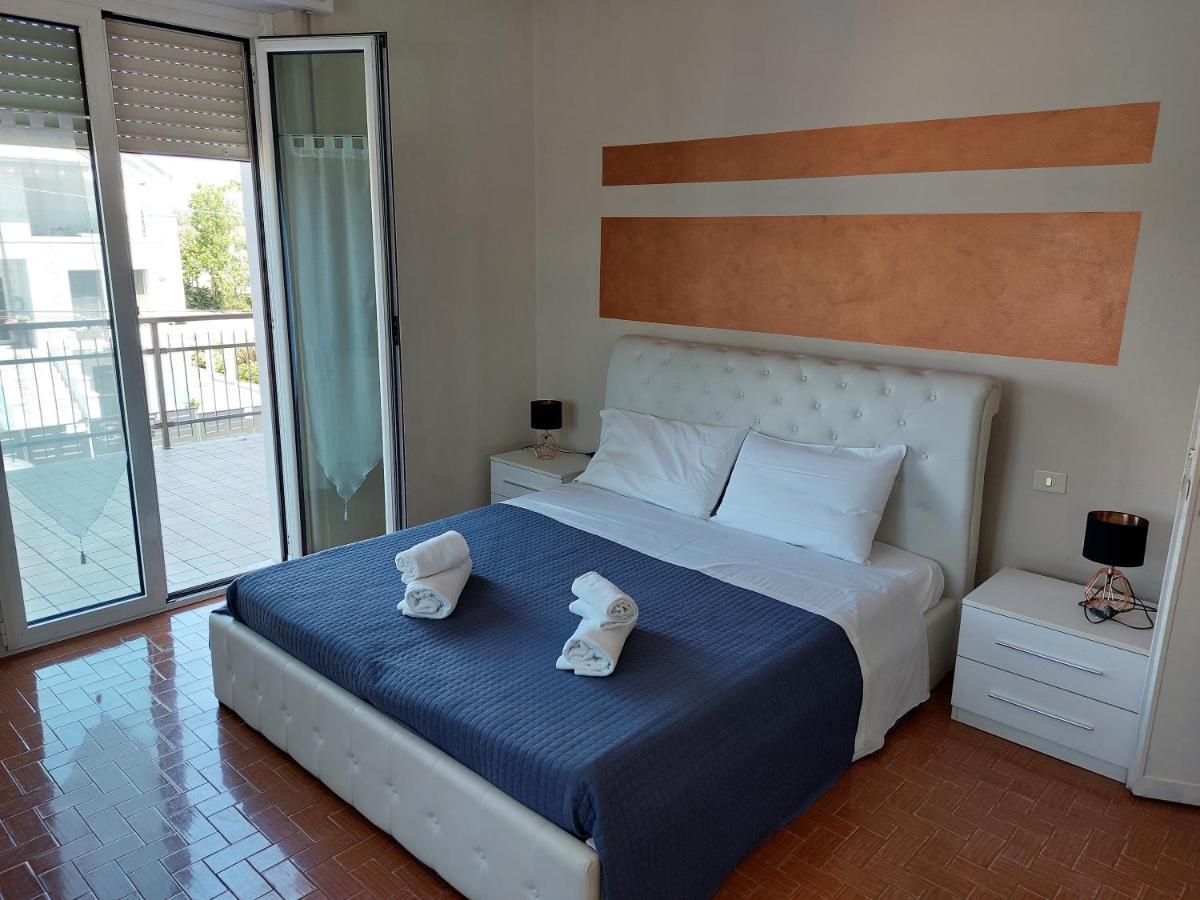 Vittoria Rooms Peschiera Peschiera del Garda Buitenkant foto