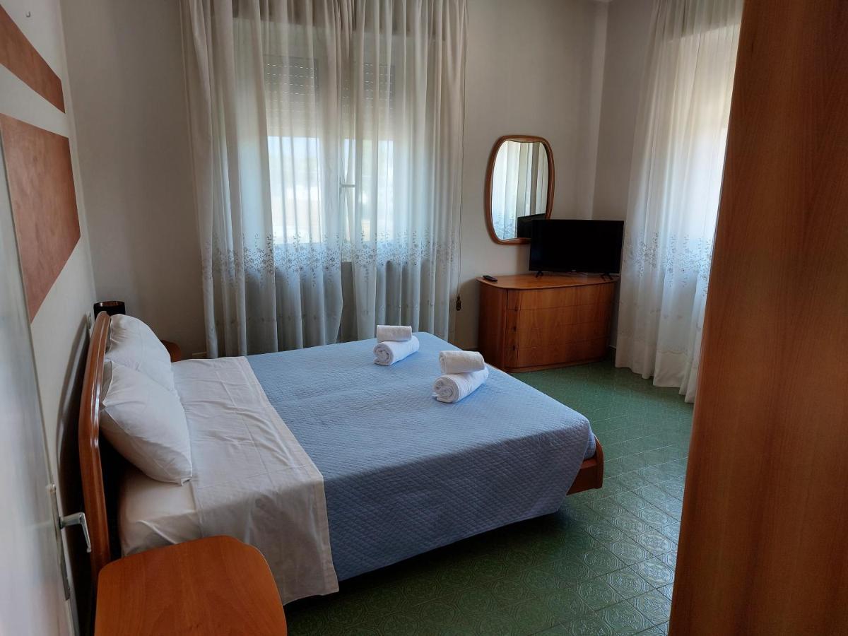Vittoria Rooms Peschiera Peschiera del Garda Buitenkant foto