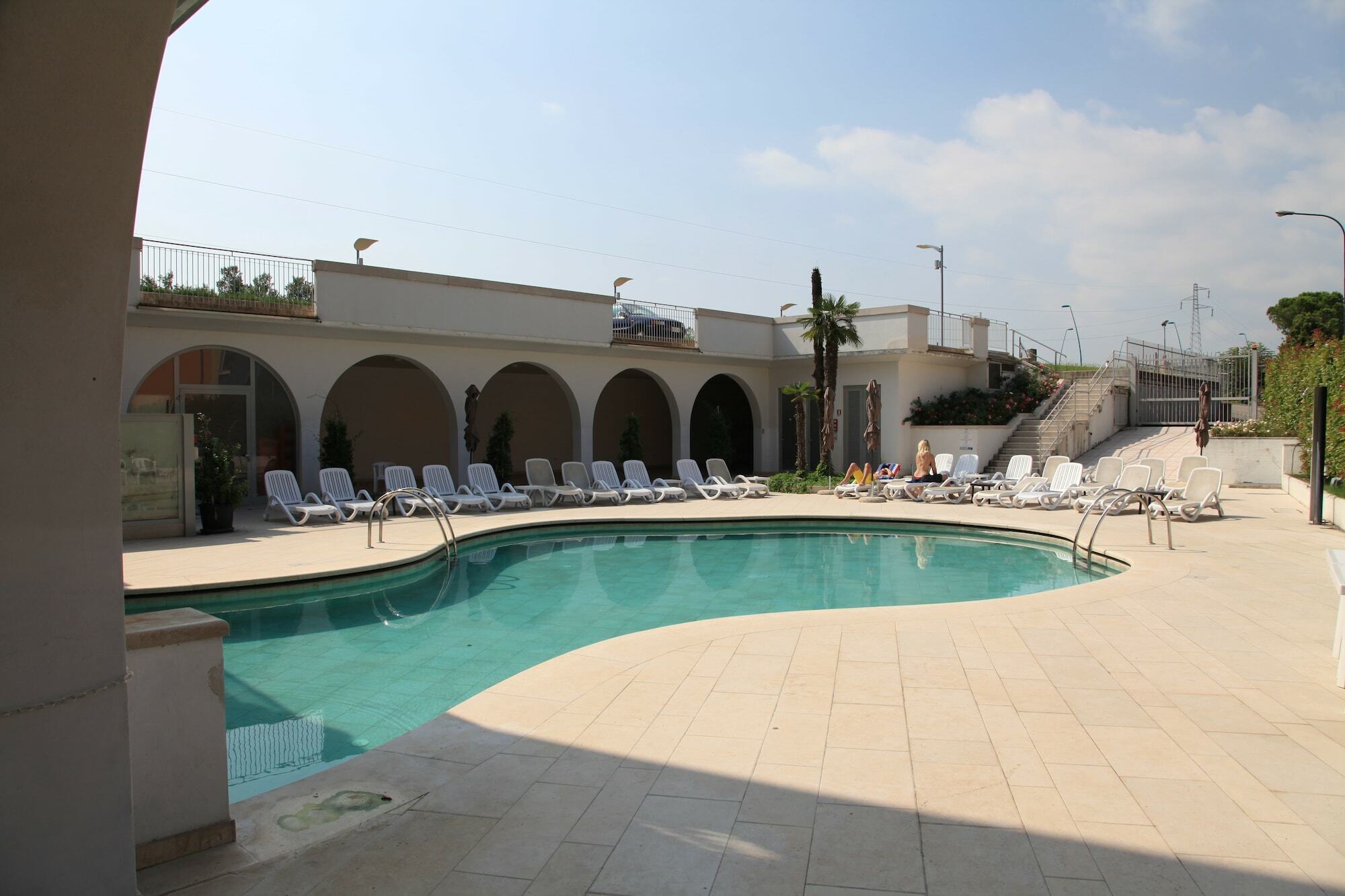 Vittoria Rooms Peschiera Peschiera del Garda Buitenkant foto
